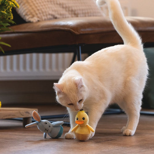 Beeztees Oster Wobblers - 10-14 cm groß - Plüsch Katzenspielzeug - mit Ball