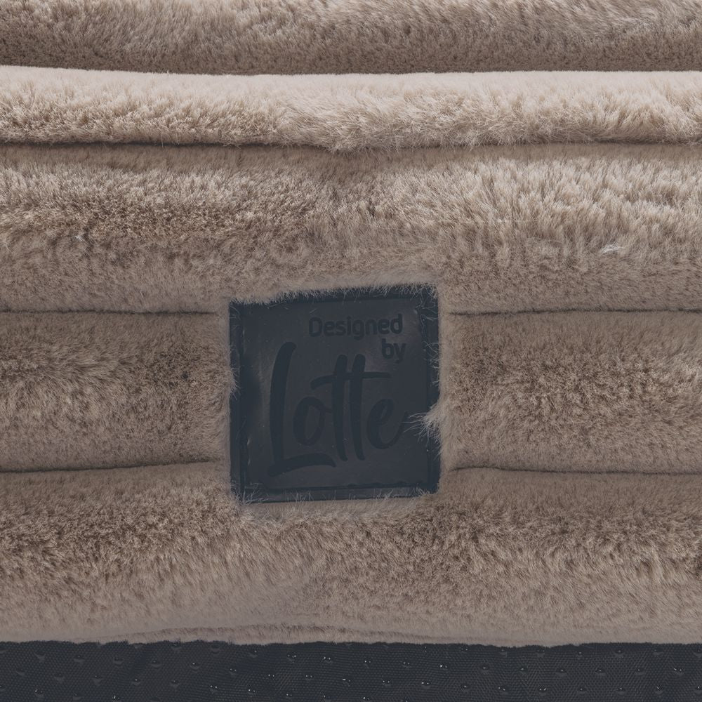 Designed by Lotte REZA - Hundebett eckig - beige - Hundekissen Schlafplatz