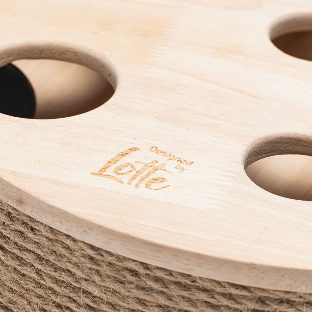 Designed by Lotte Katzenspielzeug RAYA - 30 x 7 cm - Holz - 2 Kugeln Kratzbrett