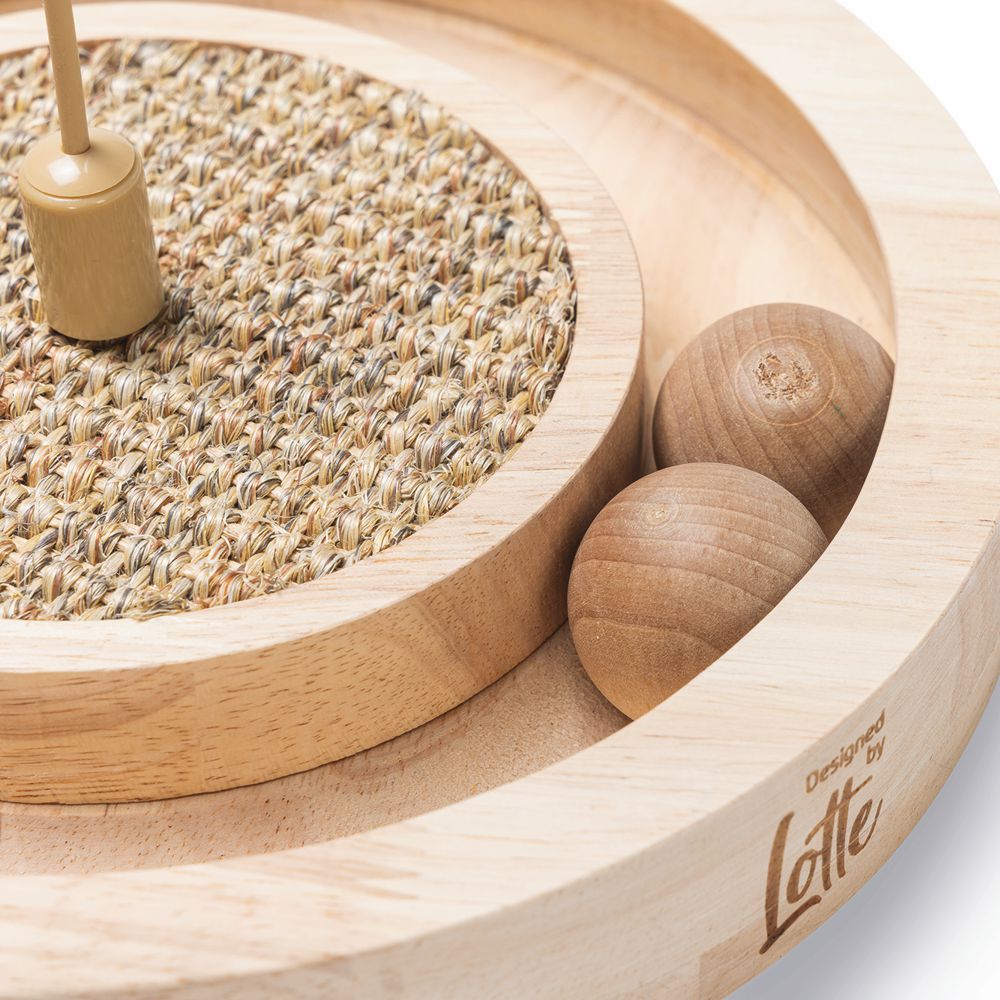Designed by Lotte Katzenspielzeug WINNI - Ø 22 cm - Holz - 2 Kugeln Kratzbrett